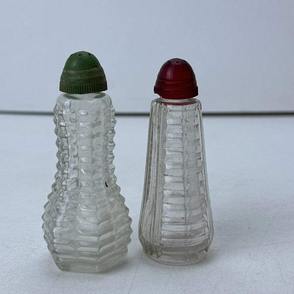 Vintage Salt & Pepper Shakers Clear Glass Green Red Top Lot of 3, Extra Caps